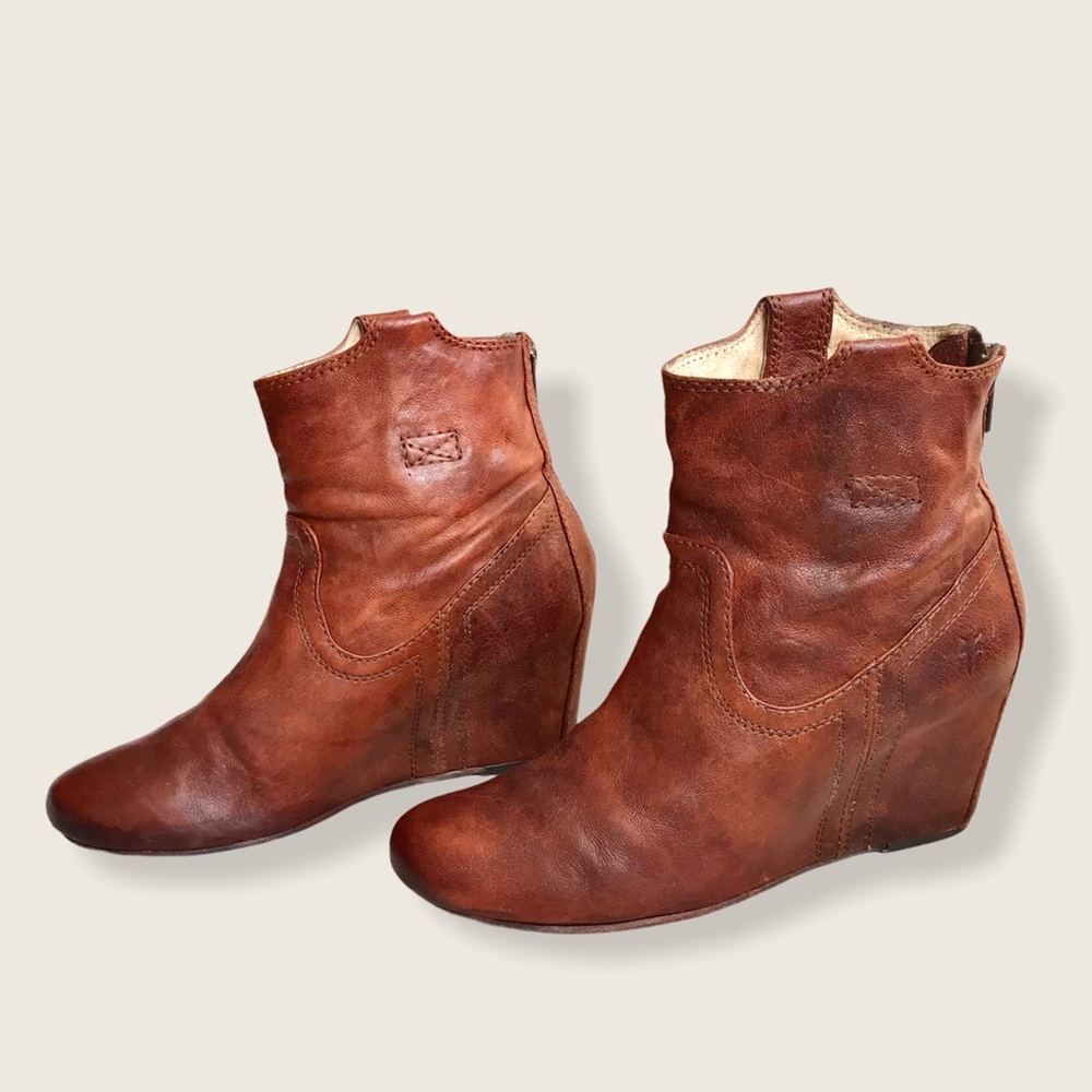 Frye Carson Wedge Cognac Leather Cute Ankle Bootie - Picture 12 of 13